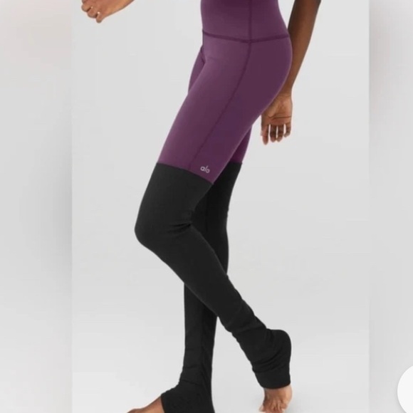 ALO Yoga Pants - Alo Yoga Airbrush High-Waist Highlight Goddess Leggings in the Dark Plum & Black